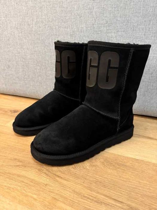 UGG Classic Short Ugg Rubber Logo 39 śniegowce damskie botki zimowe
