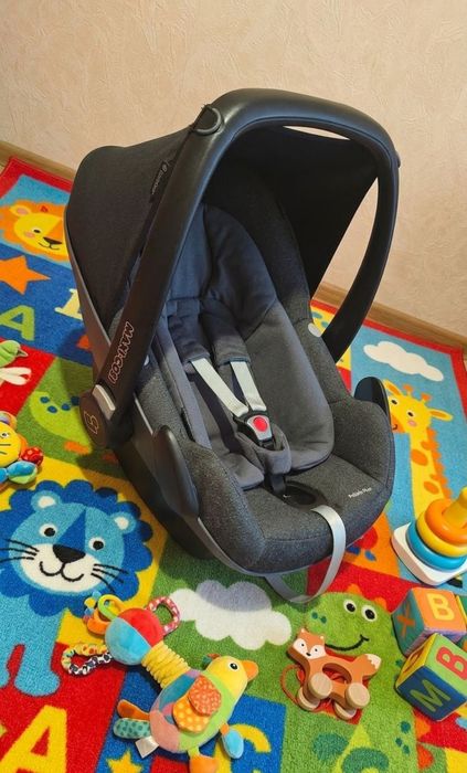 Недорого!Чудове автокрісло бренд Maxi Cosi pebble для немовлят
