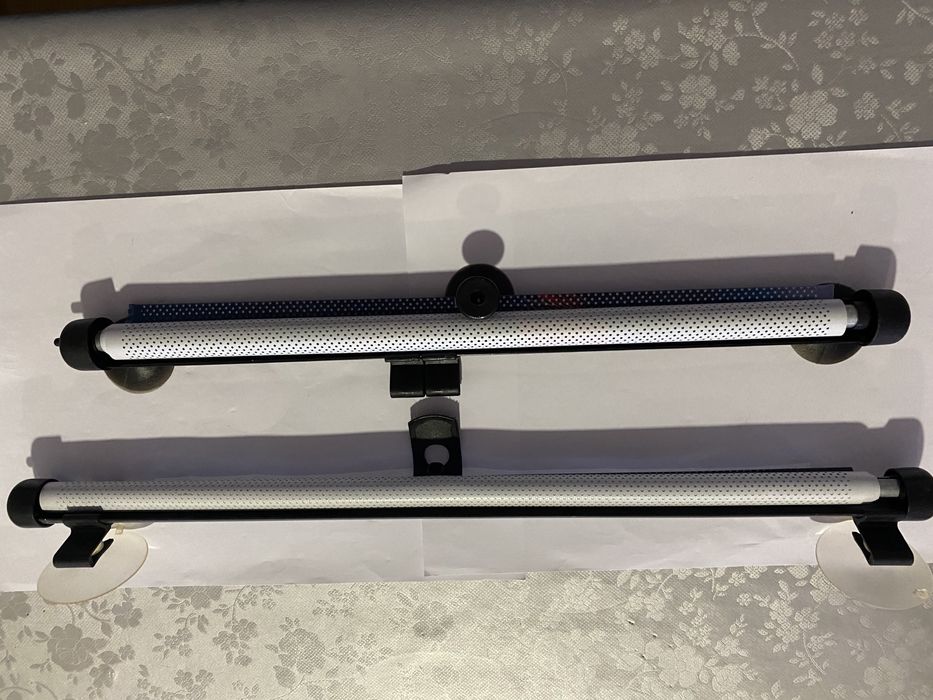 2 Cortinas para vidros dos carros. Lightning McQueen e preta. 8€