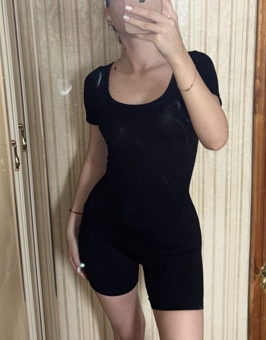 Жіночий чорний комбенізон