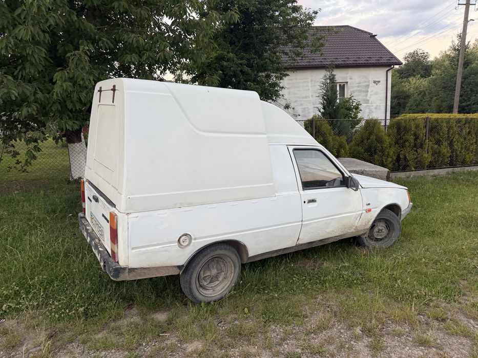 ЗАЗ 1102 в хорошому технічному стані