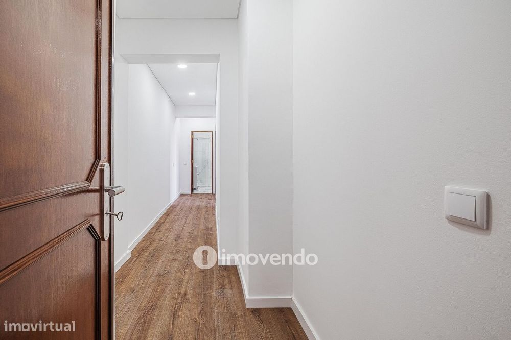 Apartamento T2 remodelado, com cozinha equipada, na Reboleira