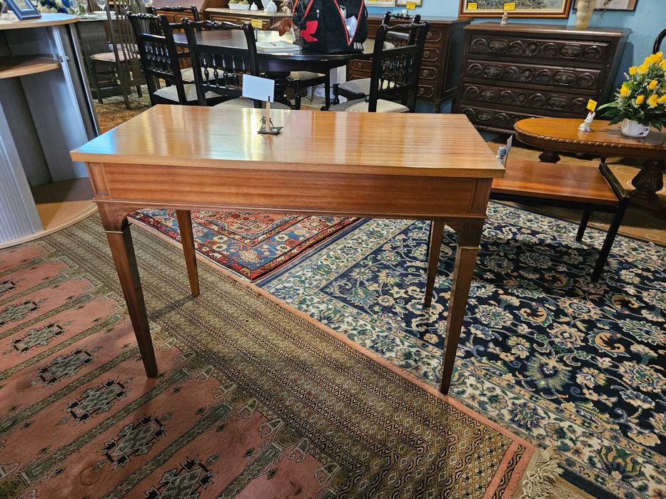 Secretária em madeira com gavetas -Pequenas marcas de uso