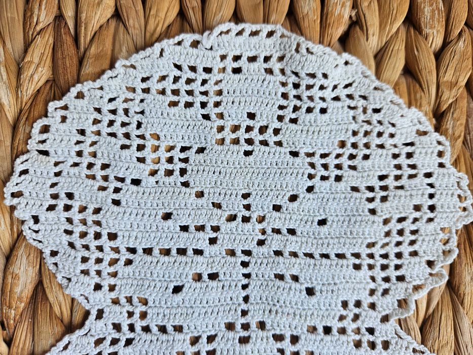 Serwetka owal szydełko -   17/29 cm