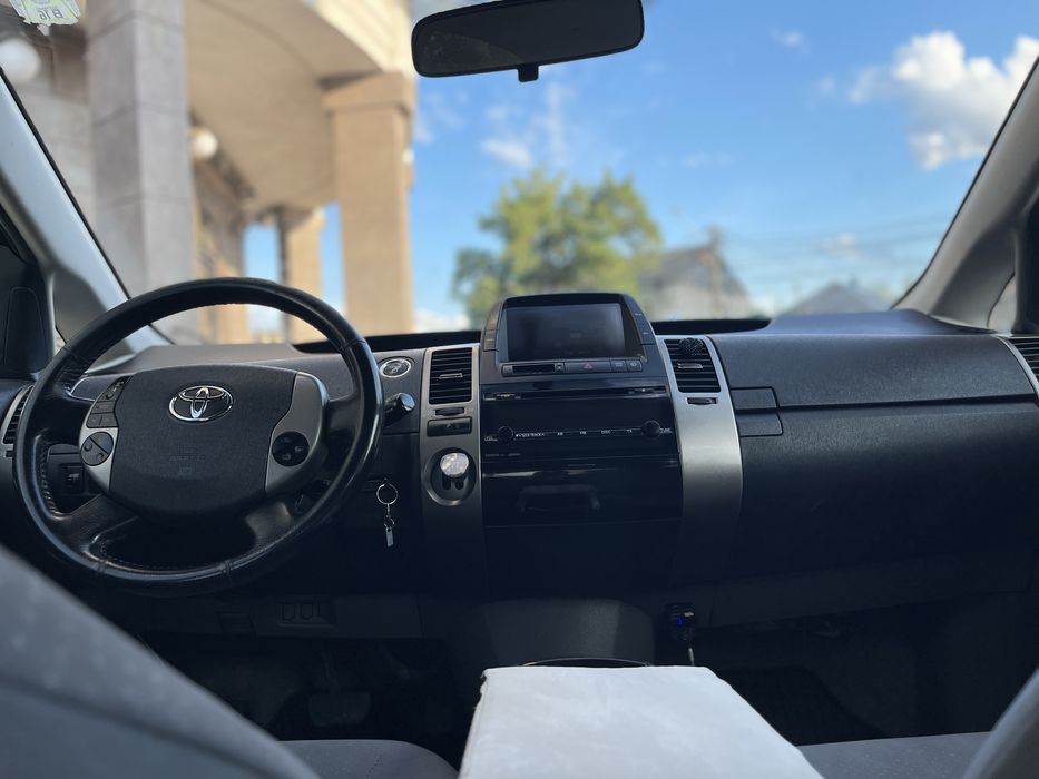 Toyota Prius /на уверенном ходу!!