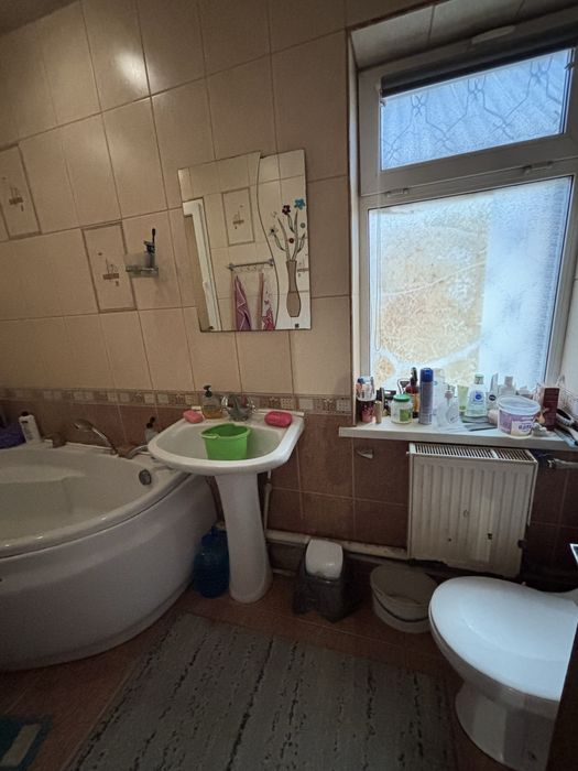 Продается хороший двухэтажный дом. Отличный район. Славянск.