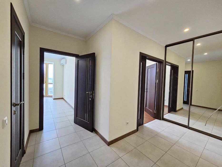 Продається 1-кімнатна квартира площею 42 м² по вулиці Хоткевича.