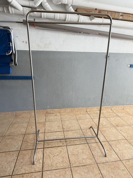 Cabideiro ou suporte de cabides em inox