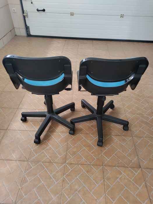 Cadeiras com rodas/pernas