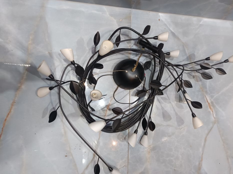 Żyrandol wzór splot gałęzi liśćmi