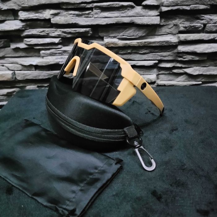 Nowe okulary przeciwsłoneczne z etui