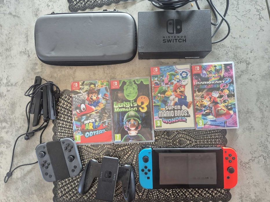 Nintendo Switch V2 + 4 gry Mario Kart Wonder Mansion Odyssey akcesoria