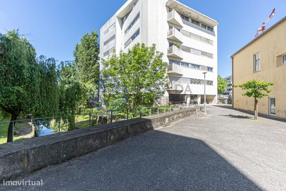 Excelente apartamento T5 rua de Serralves !Penthouse ! Terraço , 4 lug