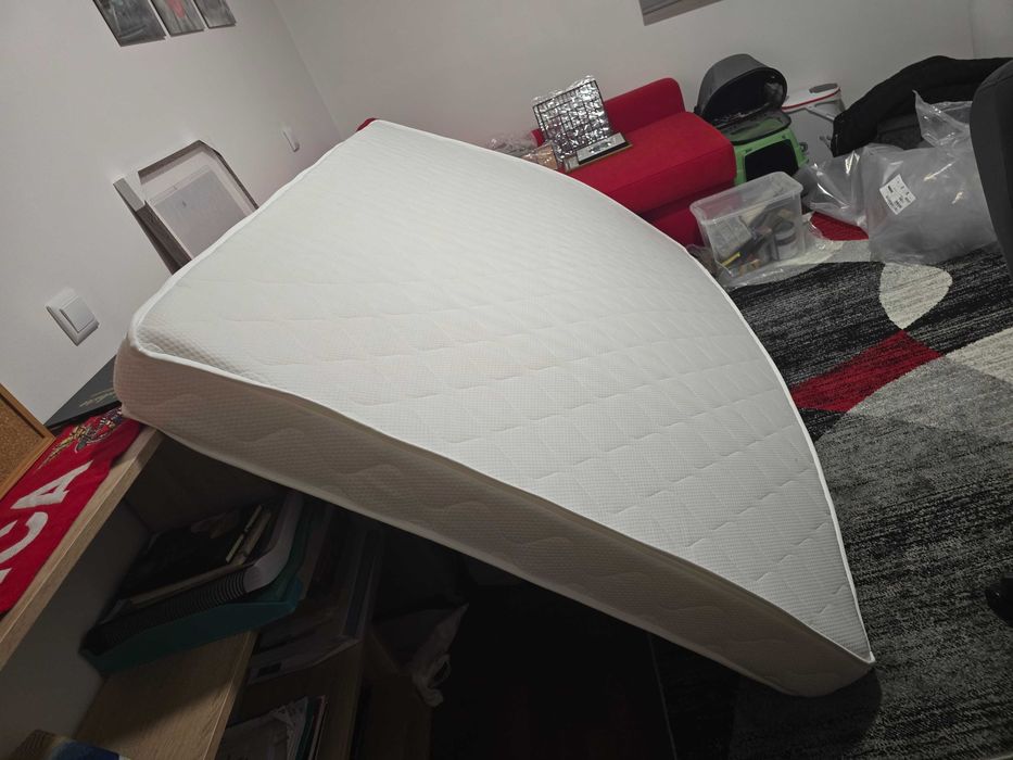 Colchão 140x200 cm pouco uso (sempre com capa impermeável)