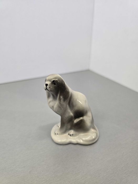 Figurka porcelanowa Steatyt Katowice piesek okres PRL-U, Szary
