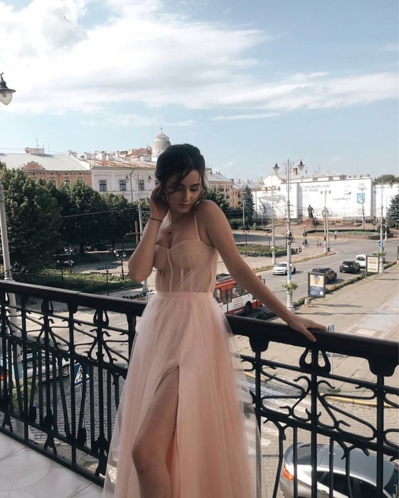 Платье.           .