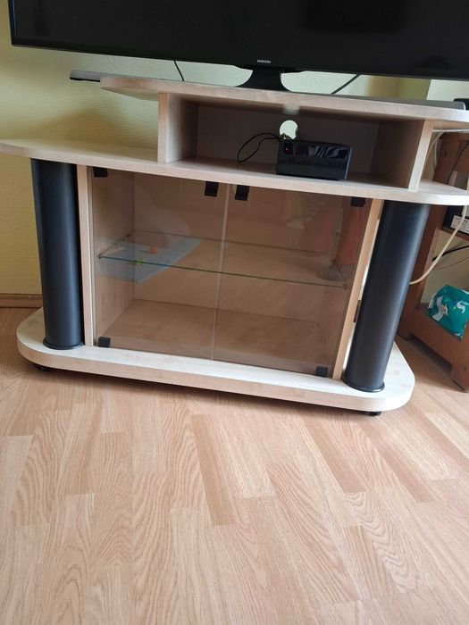 Szafka na kółkach pod telewizor