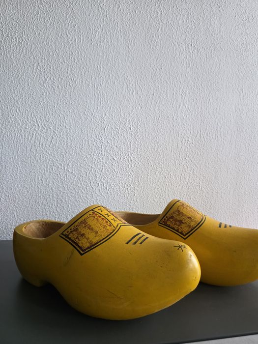 Sapatos Holandeses em madeira