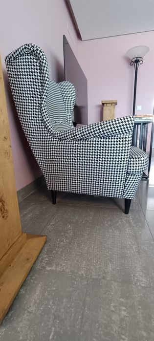 Poltrona Strandmon e repousa pés vibberbo