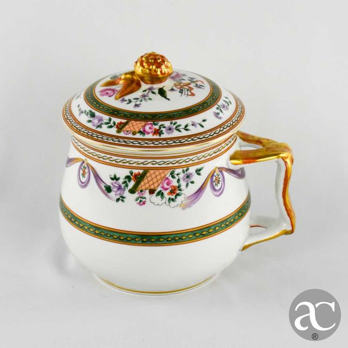 Cremeira grande com tampa em Porcelana Vidal Arte, pintada à mão