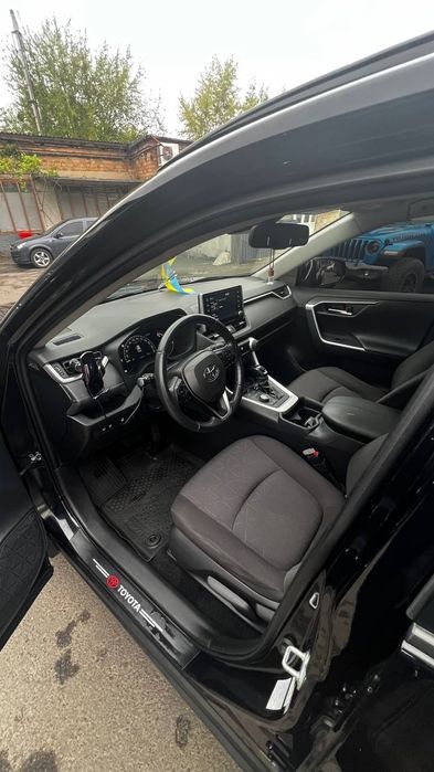 Продам Toyota RAV4 2021 року офіційна