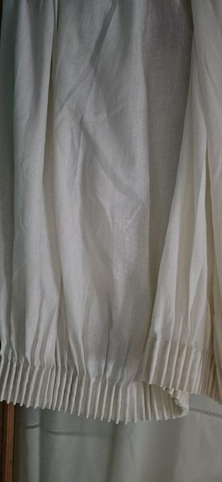 2 cortinados em linho já franzidos em excelente estado 2.10×1.15 cm