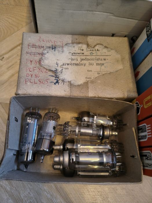 Zestaw lamp elektronowych