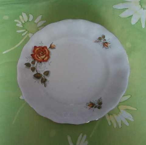 Talerzyki z porcelany Karolina 6 sztuk - urokliwe z PRL