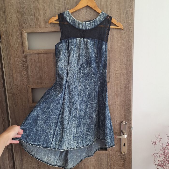 Jeansowa marmurkowa asymetryczna sukienka z koronką 36 na imprezę