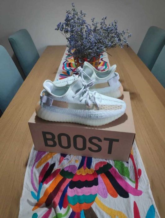 Yeezy Boost 350 v2 Hyperspace