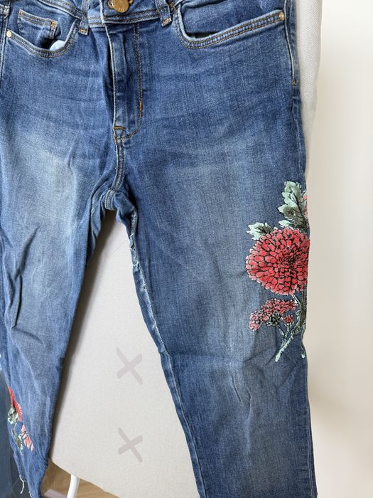 Spodnie jeansowe ZARA w kwiaty rozmiar M 38