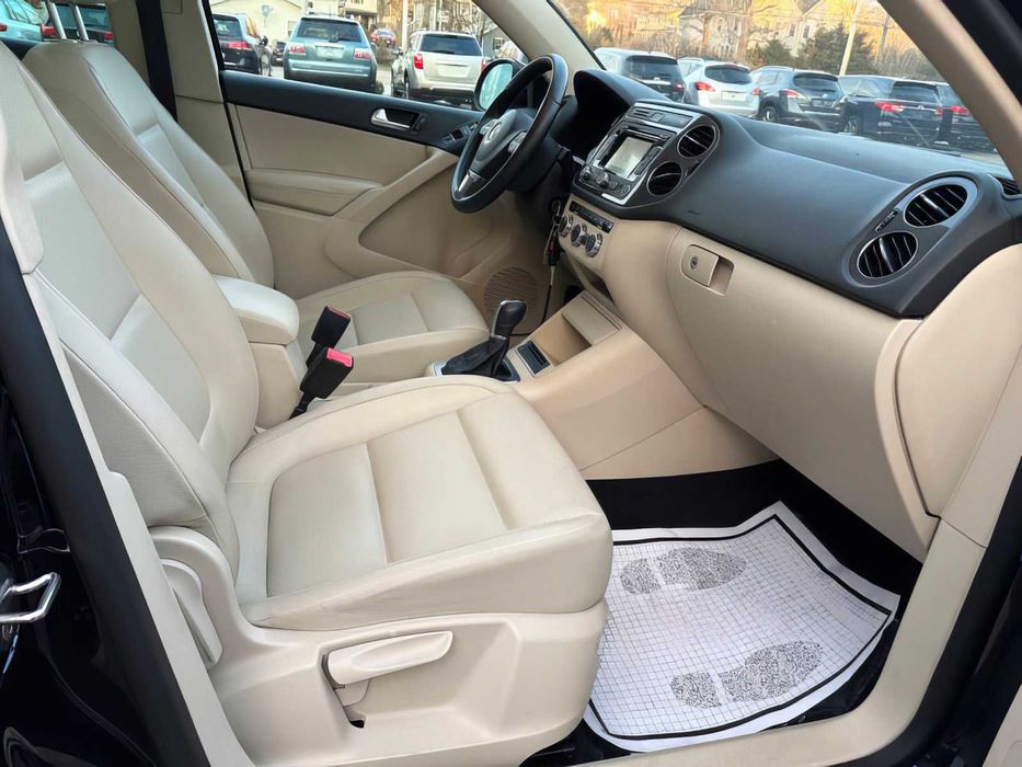 Volkswagen Tiguan SE 4Motion      2013