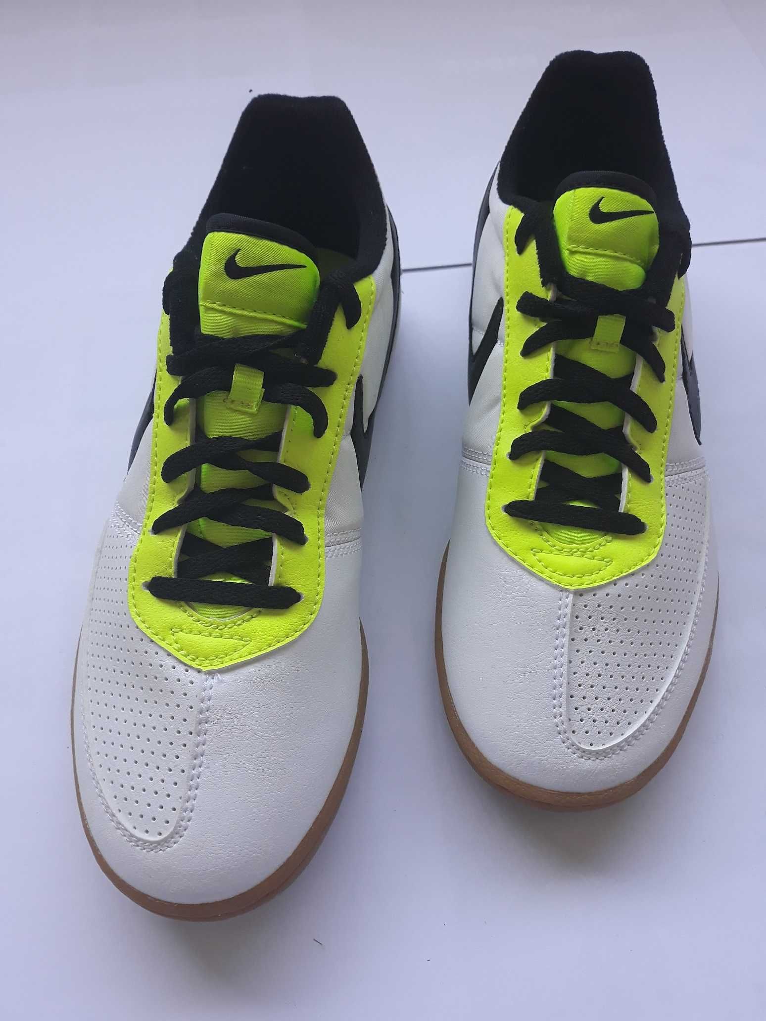 Sapatilhas de Futsal Nike Davinho n. 40 Leiria Pousos Barreira E Cortes OLX.pt