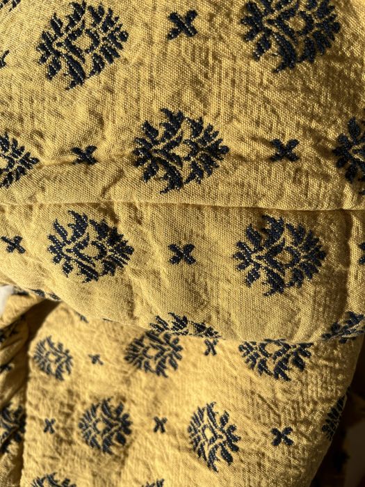 Vendo colcha com 2,35  L e 2,50c acolchoada.