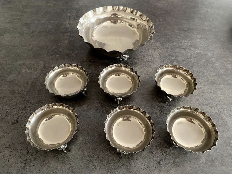 Conjunto vintage em casquinha — 1 taça grande e 6 taças pequenas