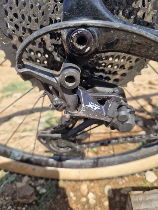 URGENTE!! PREÇO NEGOCIÁVEL!!Berria Bravo 29" M Quadro em carbono