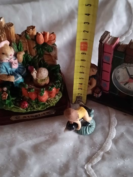 Relógio e Figuras decorativas antigas