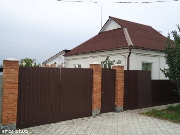 Здам будинок с паркомісцем