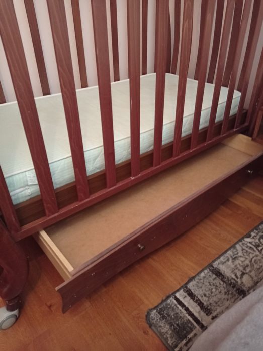 Дитяче ліжечко дерев'яне