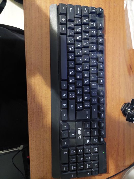 монітор комп'ютер  клавіатура камера і мишка