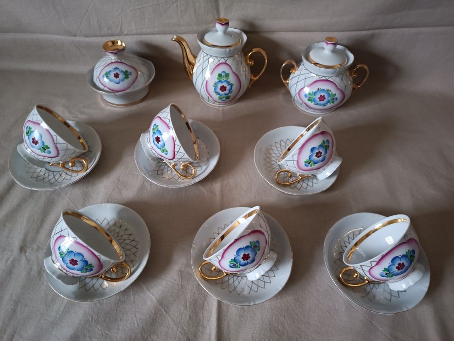 Чайный сервиз фарфоровый