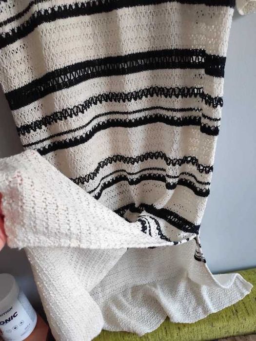 Piekna biało czarna szydełkowa sukienka MIDI w paski Scalpers