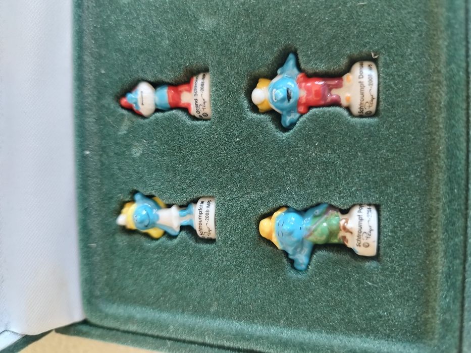 Excelente conjunto de figuras de smurfs.