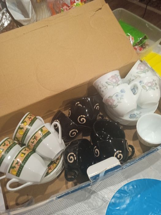 Чашки с блюдцами