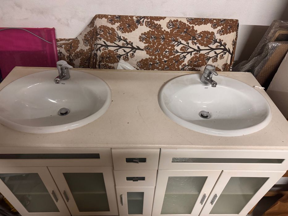 Móvel de casa de banho duas bacias marca Rocca com torneira