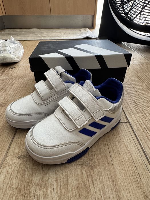 Sapatilha adidas 27