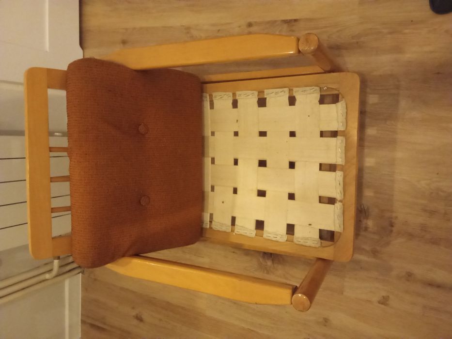 Sprzedam fotel z czasów PRL-u.