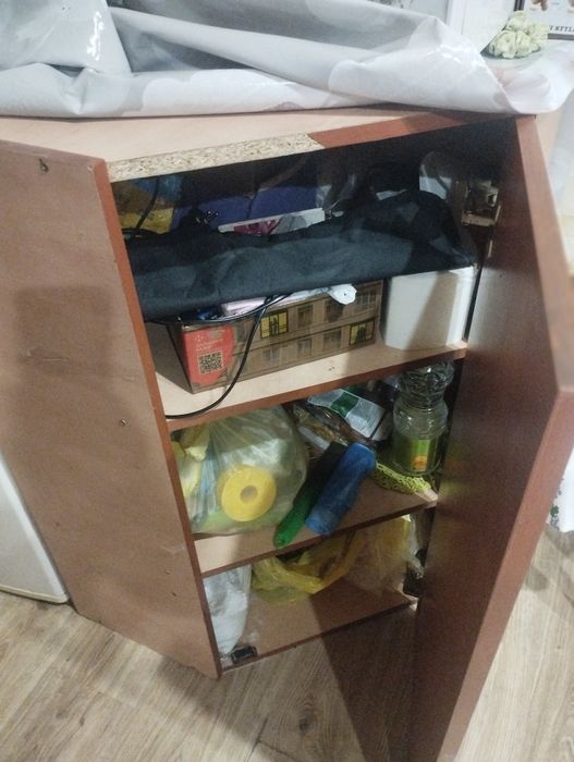 Продам кутову тумбочку для кухні
