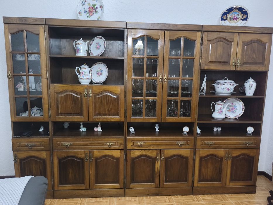 Móvel de sala com bastante arrumação