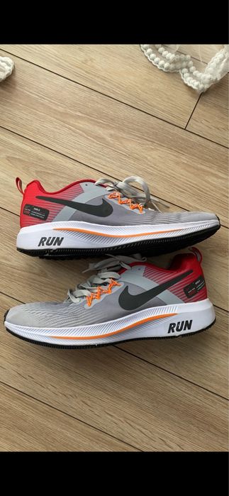 Кросівки Nike спортивні